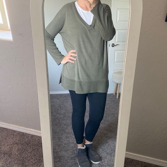 Green v neck sweater  - Picture 1 of 7